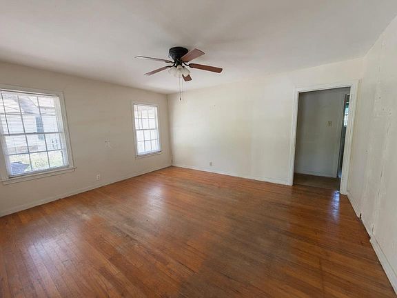 4th image of 608 Green St