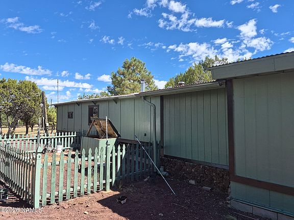 4th image of 1112 E Tamarack St