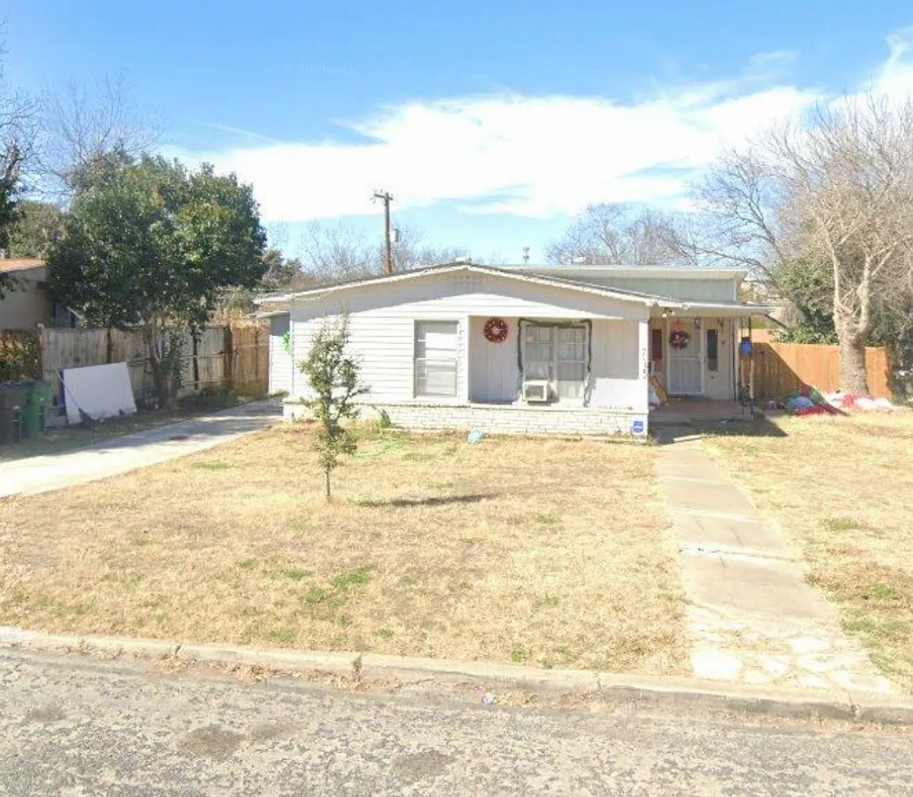 4 bed, 1354 sqft, $1,850 — Photo 2