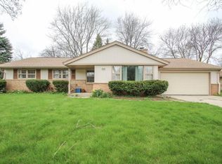 2242 W Apple Tree Rd, Glendale, WI 53209