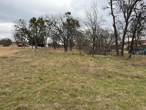 5th image of 107 County Road 1608