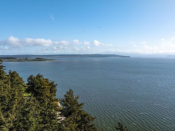 4th image of 1012 N Scenic Heights Road