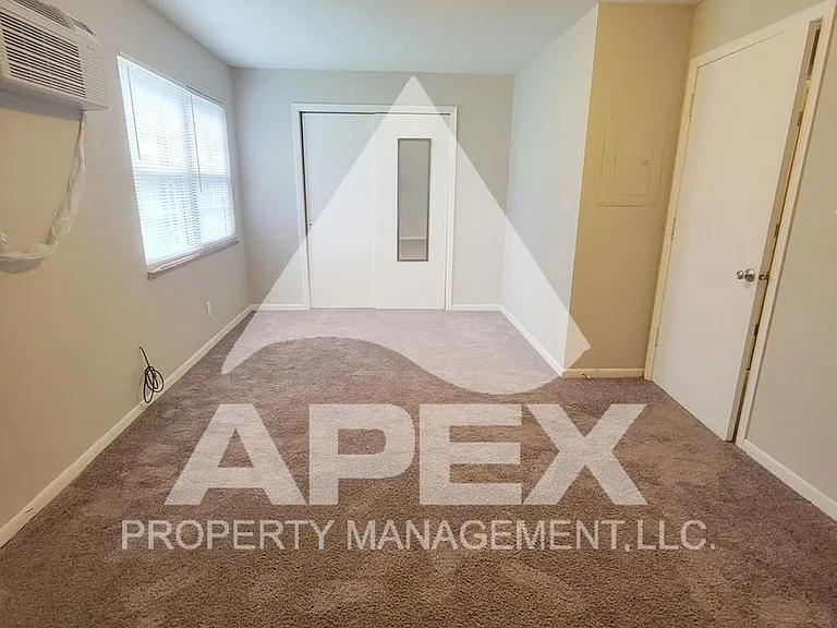 Fairhill Apartments — Photo 11