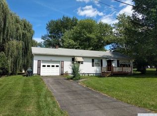 22 Mountain View Ter, Hudson, NY 12534