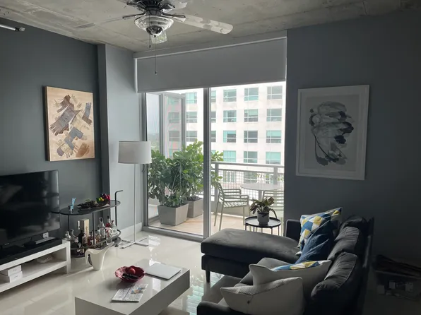 690 SW 1st Ct, Miami, FL