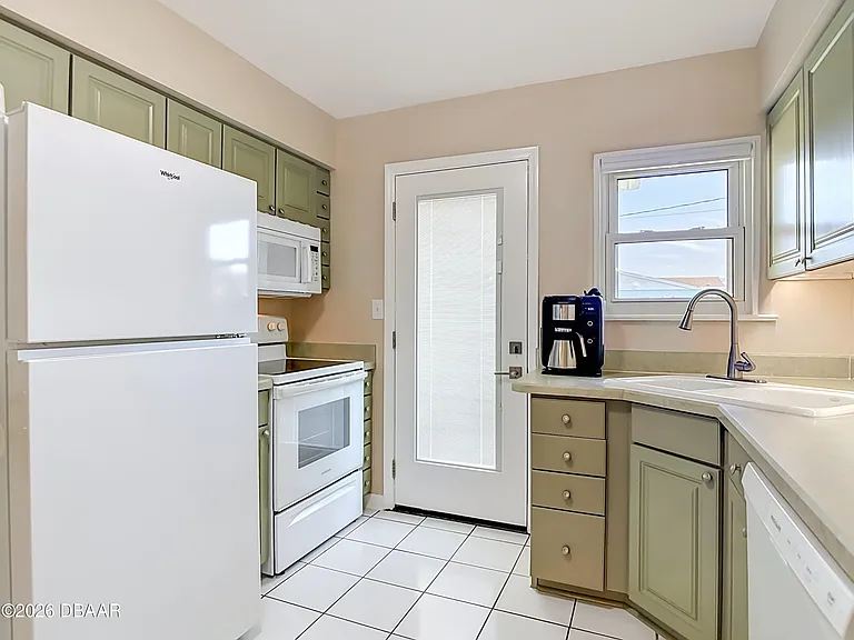 1621 N Oleander Ave — Photo 15