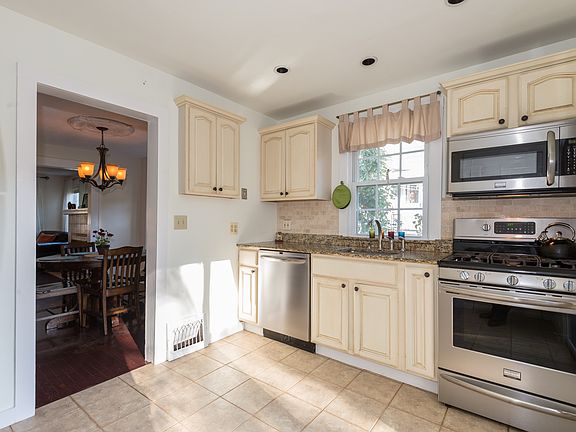 Updated SS/Granite Kitchen