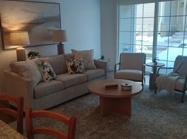 2741 Hidden Dr, Saint Francis, WI 53235