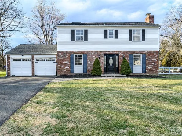 116 Corrine Dr, Pennington, NJ 08534
