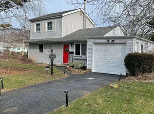 1065 Udall Rd, Bay Shore, NY 11706