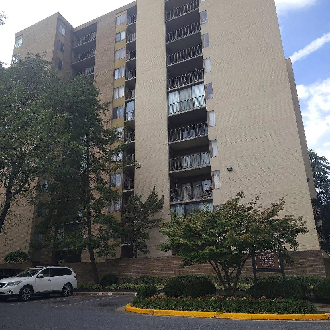 2 bed, 2.0 bath, 907 sqft, $1,949 — Photo 1