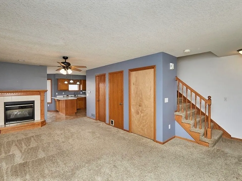 221 N Cherokee Dr