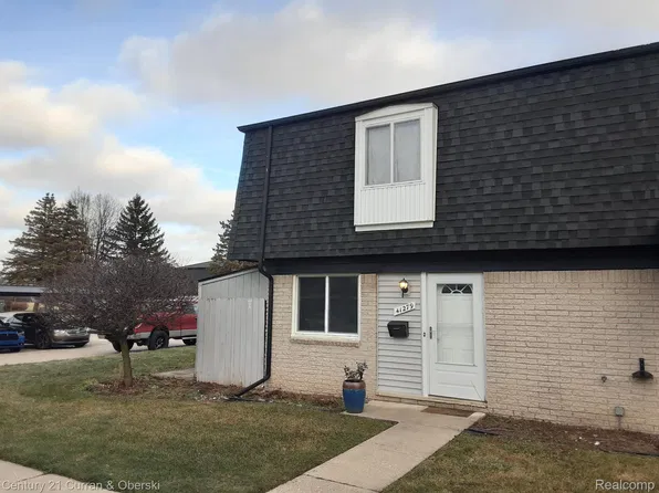 41279 S Woodbury Green Dr, Van Buren Twp, MI 48111