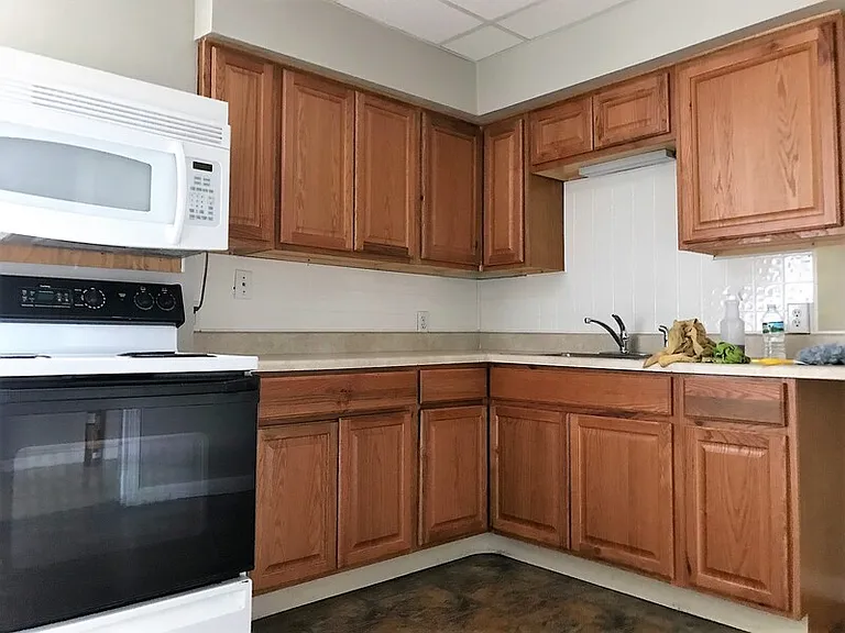 450 Yates St #2 — Photo 6