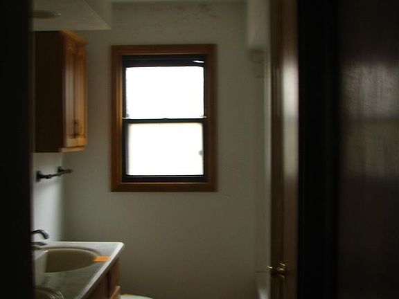 5th image of 911 E Melbourne Ave