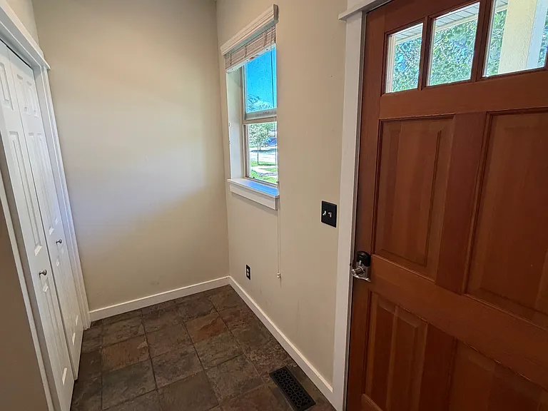 224 Kimball Ave #10-B — Photo 6