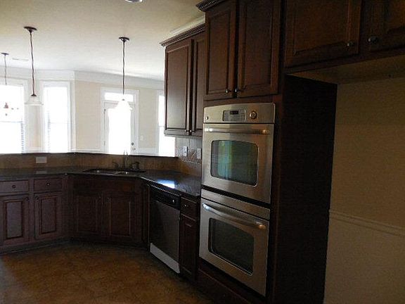 2nd image of 4015 Lakewood Dr