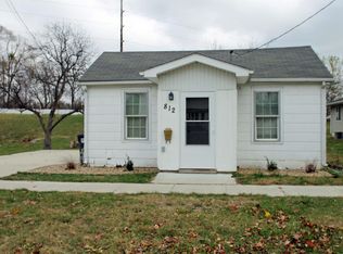 812 Grove St, Cedar Falls, IA 50613