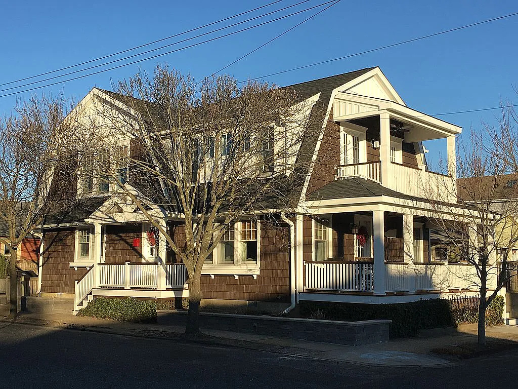 113 Stockton Ave photo 1