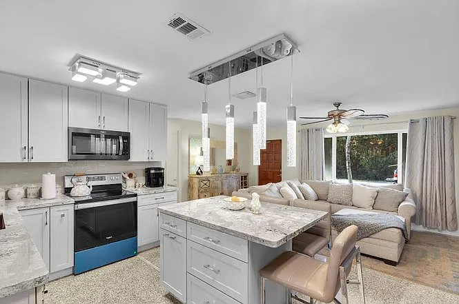 25 N Ocean Dr — Photo 10