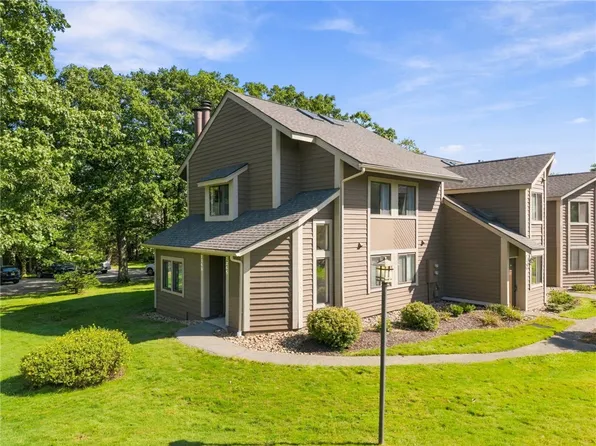 1265 Gristmill Ct, Hidden Valley, PA 15502