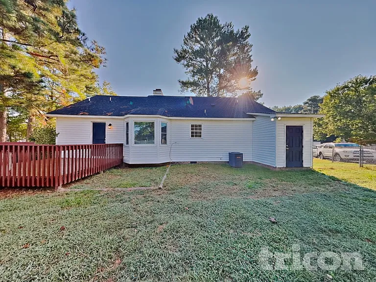 1004 Spruce Dr — Photo 14