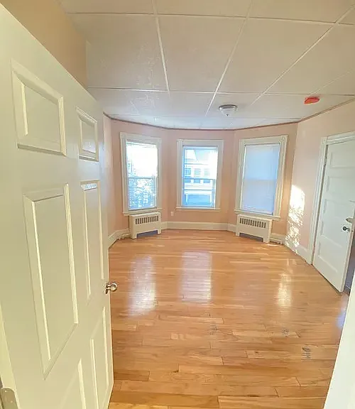 3 bed, 1500 sqft, $3,500 — Photo 2