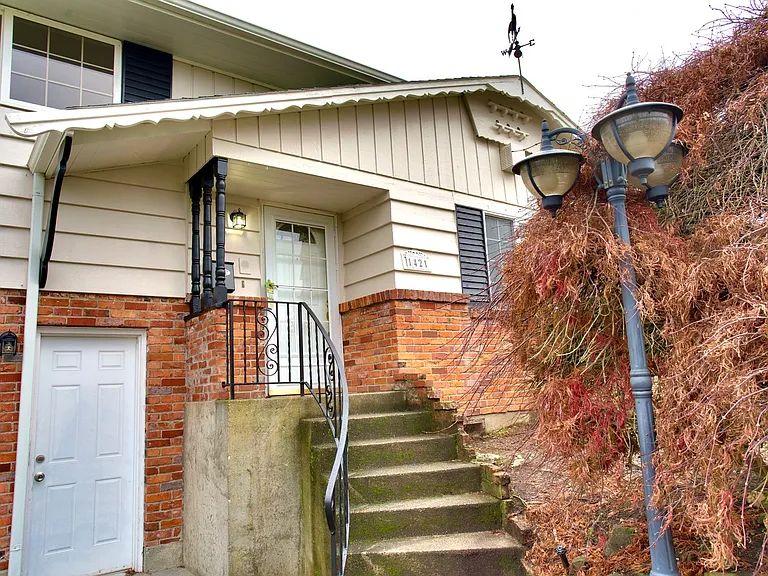 1421 N Highland St — Photo 2