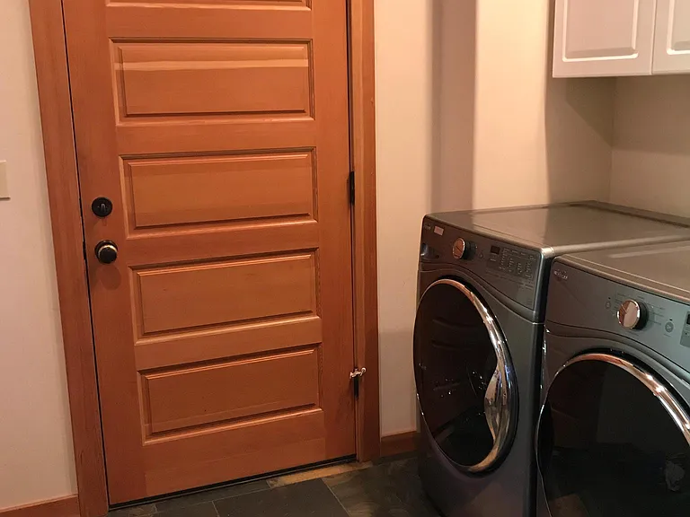 mud room/laundry off attached garage