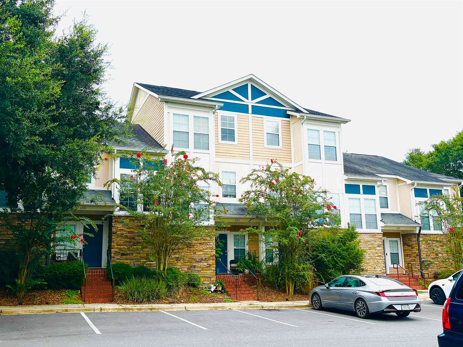 3 bed, 3.5 bath, 1802 sqft, $1,850 — Photo 1