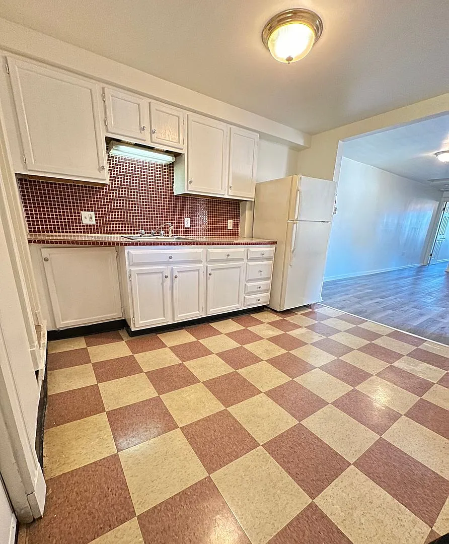 Madison Ave 914-916 - For Sale — Photo 3