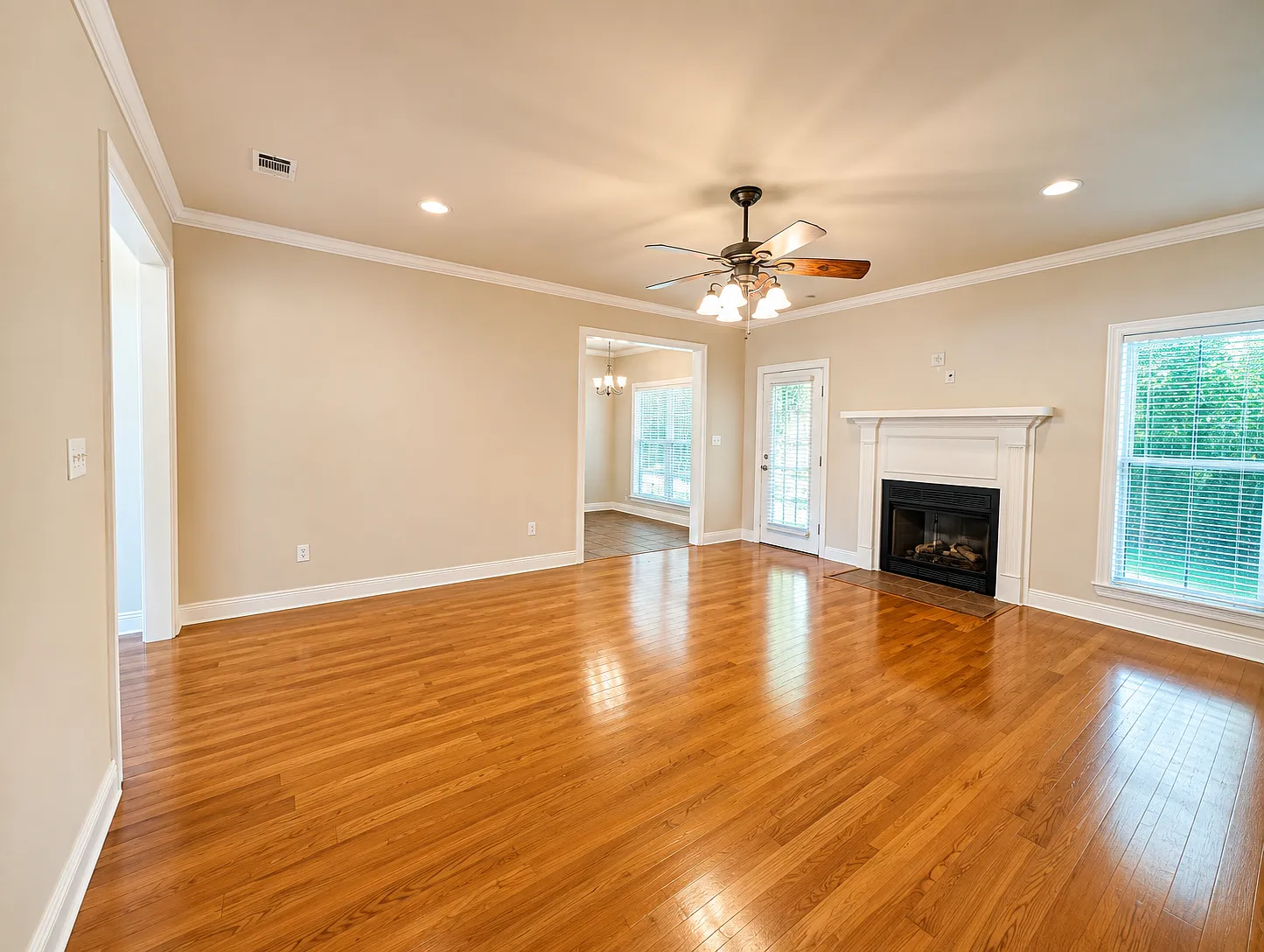 3 bed, 1762 sqft, $1,900 — Photo 2