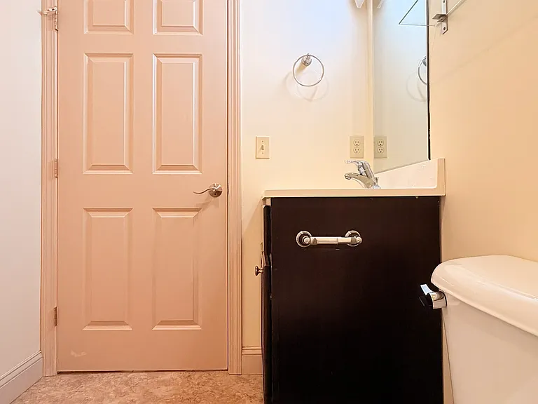 191 College St #208 — Photo 31