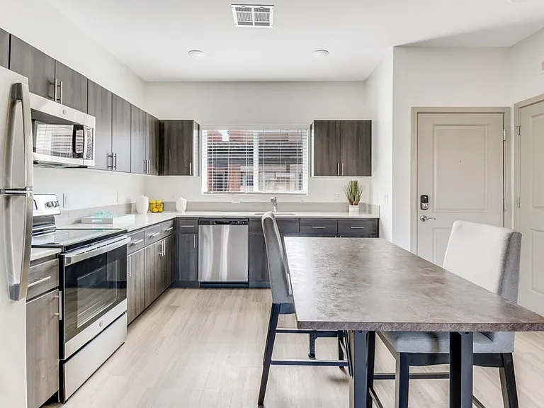 59 Evergreen — Photo 17