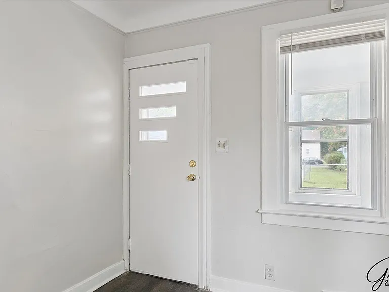 4082 Hereford St — Photo 3
