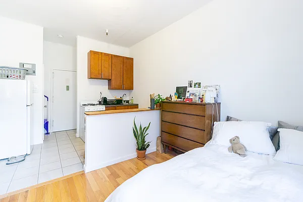 Rented by City Connections Realty | media 6