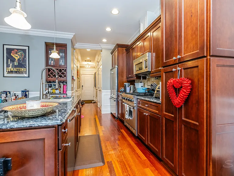 2540 W Diversey Ave #401 — Photo 4