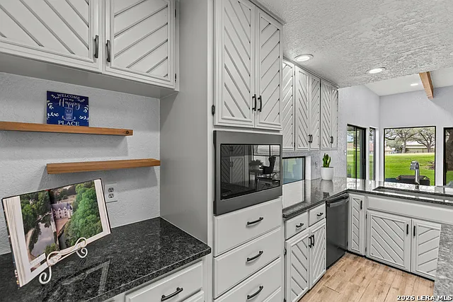 3 bed, 2.5 bath, 1989 sqft, $2,900 — Photo 3