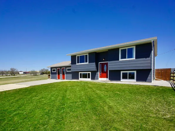11 Cougar Rd, Glenrock, WY 82637