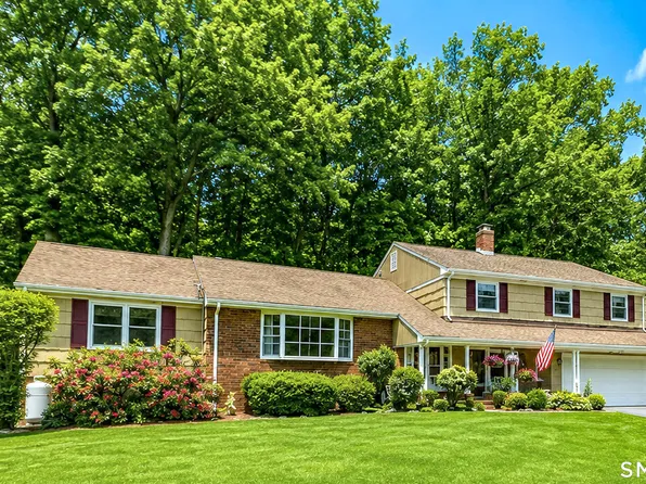 997 Rainbow Trail, Orange, CT 06477