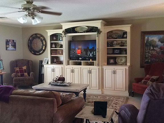 Living area (pic2)