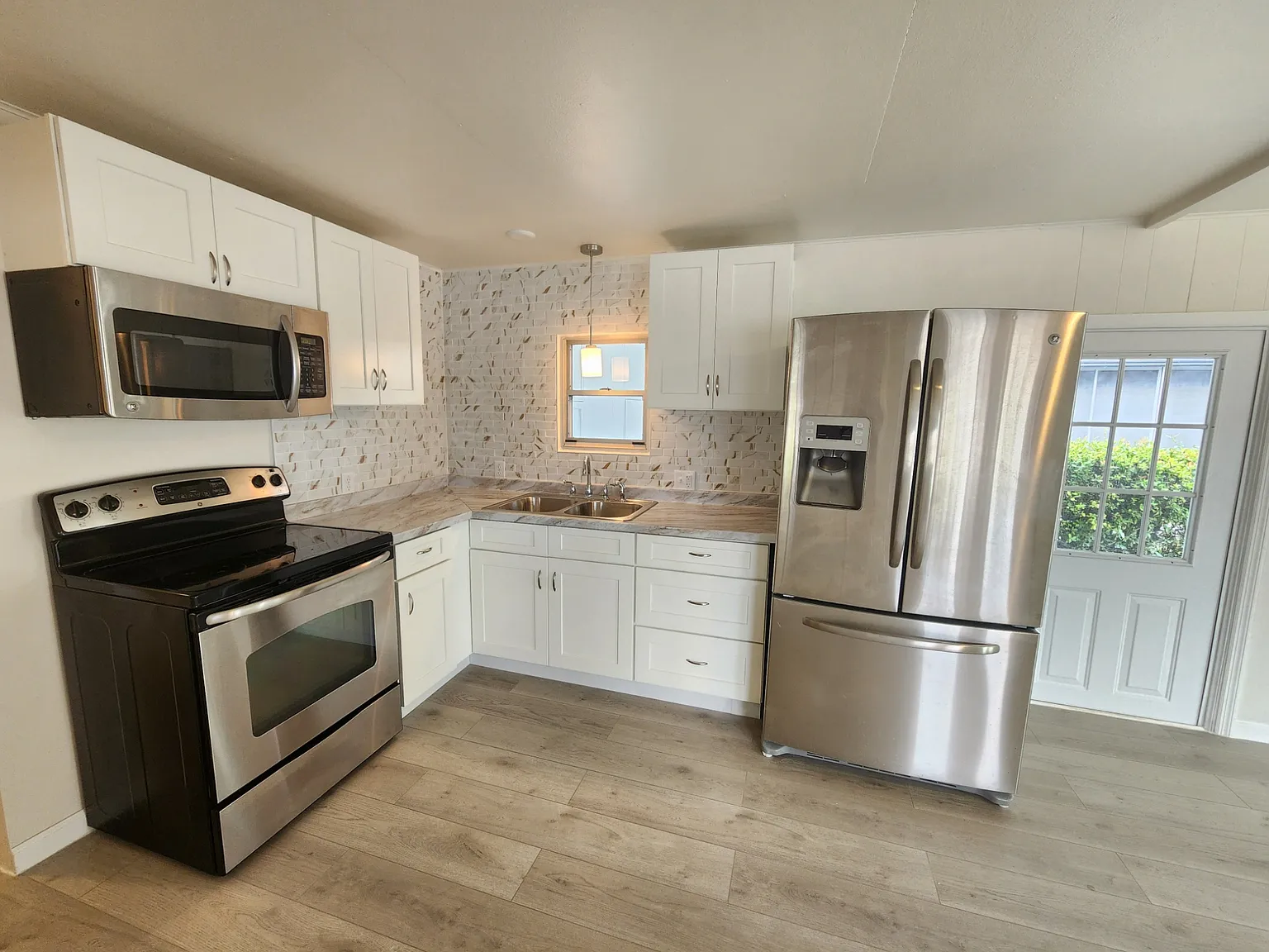 2 bed, 650 sqft, $1,195 — Photo 3