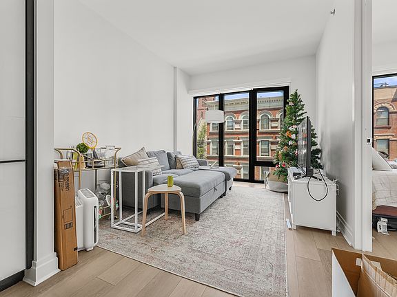 3rd image of 10-25 Jackson Ave #4F