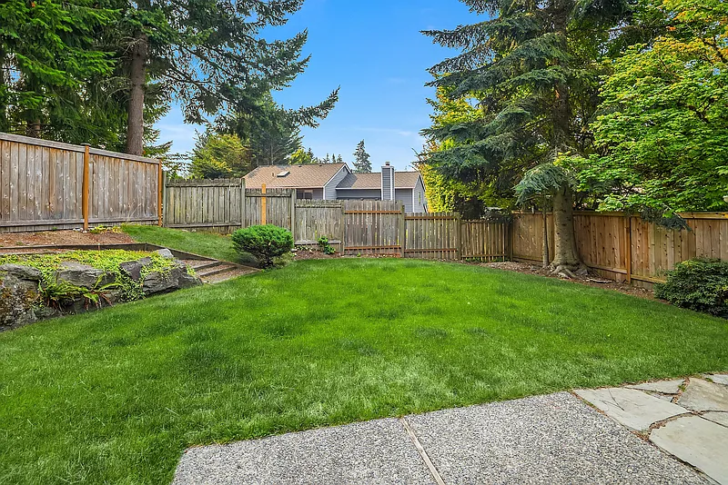 3 bed, 2.5 bath, 1580 sqft, $4,000 — Photo 4