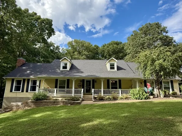 2290 Grandview Dr W, Lawrenceburg, TN 38464