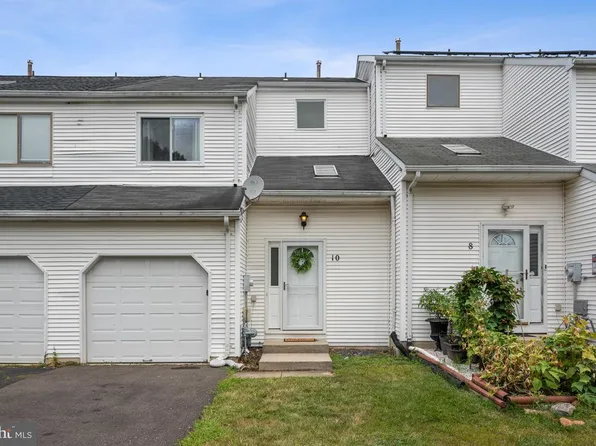 10 Marjoram Dr, Lumberton, NJ 08048