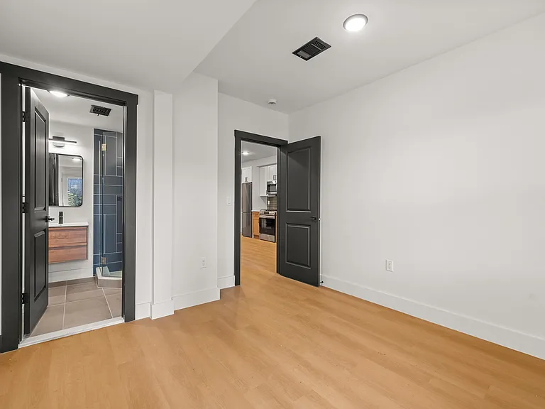 14 Westervelt Pl #1 — Photo 5