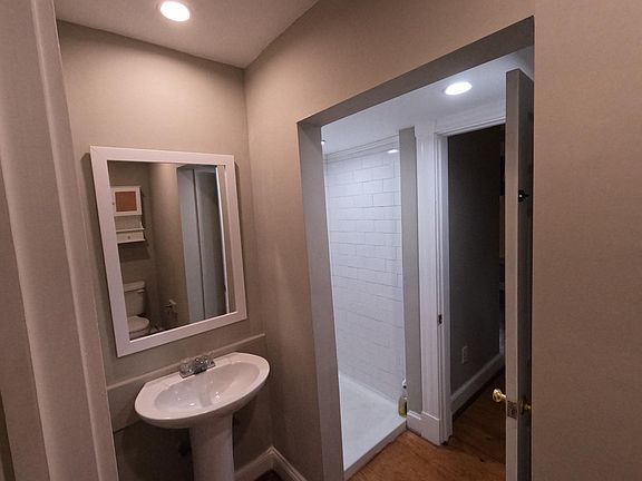 3rd image of 503 Catherine St