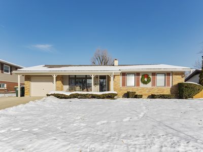 739 Delphia Ave, Elk Grove Village, IL, 60007