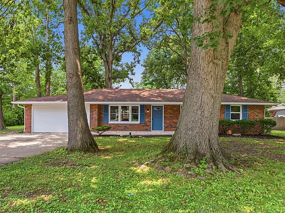 2nd image of 210 Cottonwood Dr